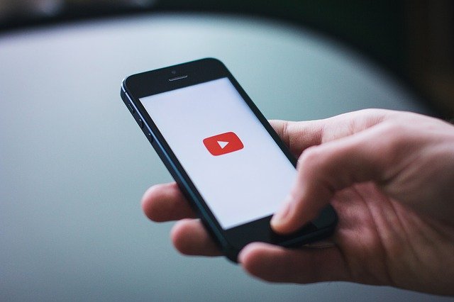 YouTube l'app mobile e i nuovi controlli di riproduzione