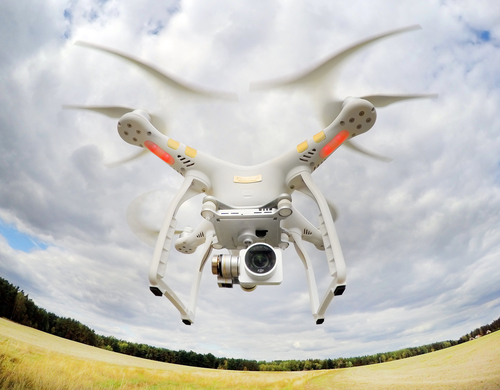 Far volare un drone da 250 grammi senza preoccupazioni: cosa serve sapere